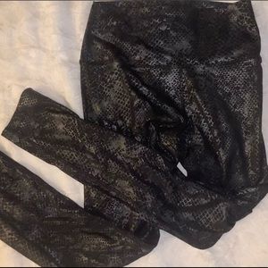 VS PINK Ultimate Metallic Snakeskin Legging